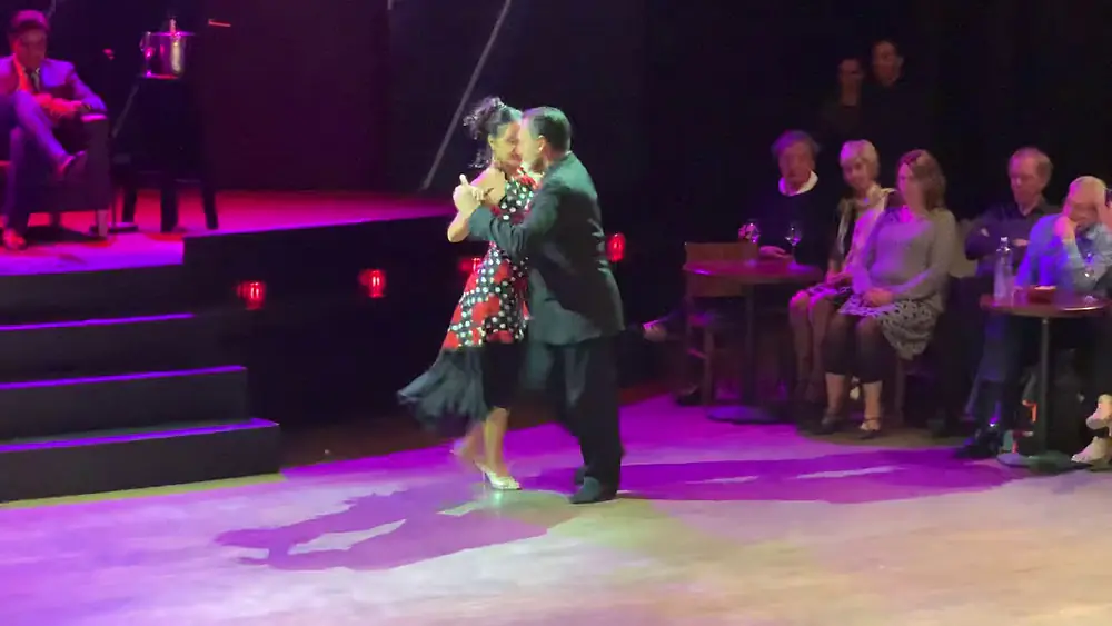 Video thumbnail for Oscar Mandagaran y Georgina Vargas bailan un Tango