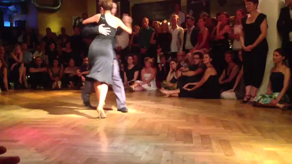 Video thumbnail for Carlitos Espinoza y Noelia Hurtado Tango Loft 3/4
