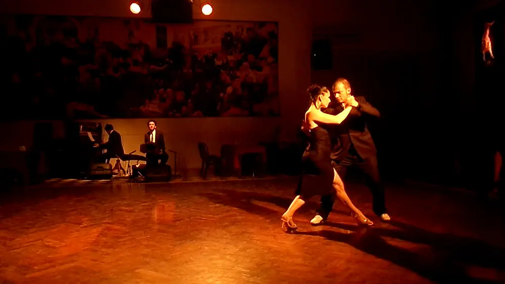 Video thumbnail for Jose Halfon y Virginia Cutillo , junto a Duo Ranas en Parakultural. Dni Tango Escuela.