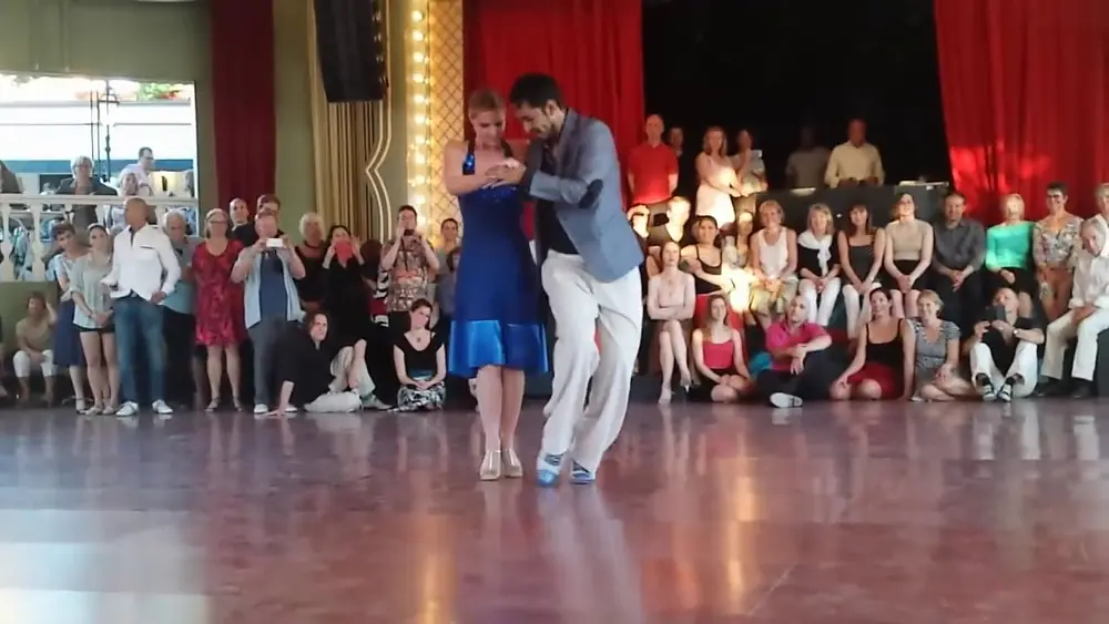 Video thumbnail for Sara Westin & Juan Pablo Canavire - Ella Es Asi - El Cachivache