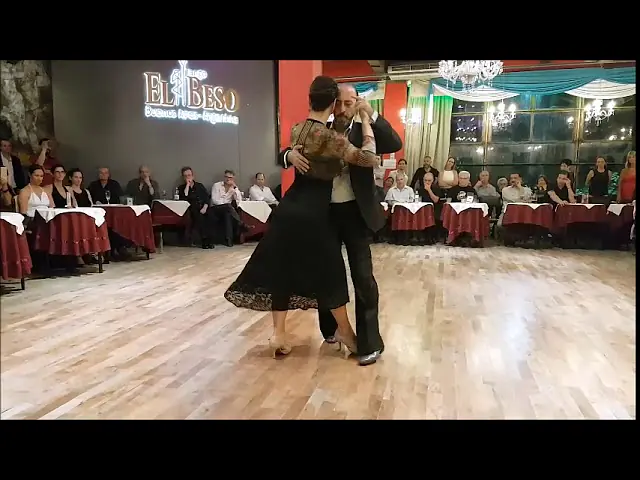 Video thumbnail for Milonga de los Domingos -  20/01/2019 - Marcelo Varela y Analia Vega 2/4