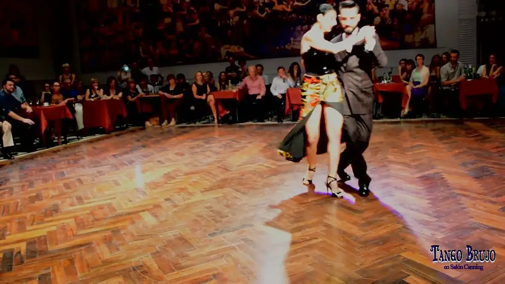 Video thumbnail for Javier Rodriguez y Moira Castellano en Tango Brujo - Salón Canning!! 3/4