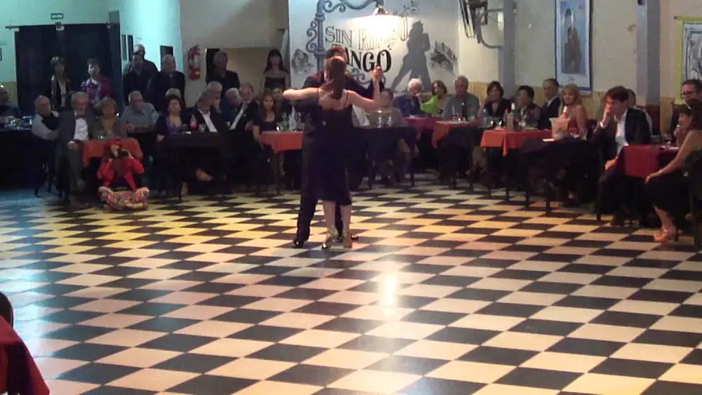 Video thumbnail for Sin Rumbo, bailan Jose Ferraro y Paola Tacchetti 2/3