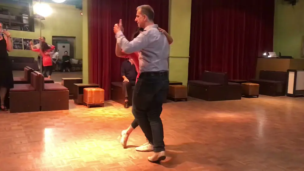 Video thumbnail for Tango Vals Drehung mit Silvana Anfossi & Rafael Busch