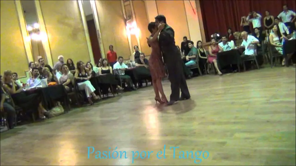Video thumbnail for LUCIANA ARREGUI y ANDRES LAZA MORENO Bailando el Tango COLOR CIELO