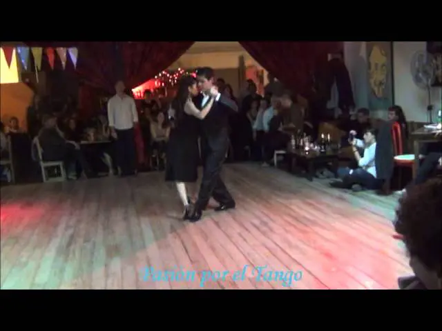 Video thumbnail for VERONICA VAZQUEZ y ALEJANDRO BERON Bailando el Tango MALEZA en GNC La Practica de Tango