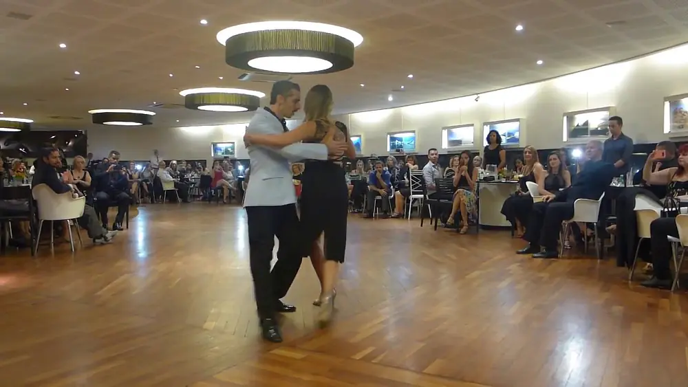 Video thumbnail for Simone Raucci e  Carolina Di Monaco no M A C .