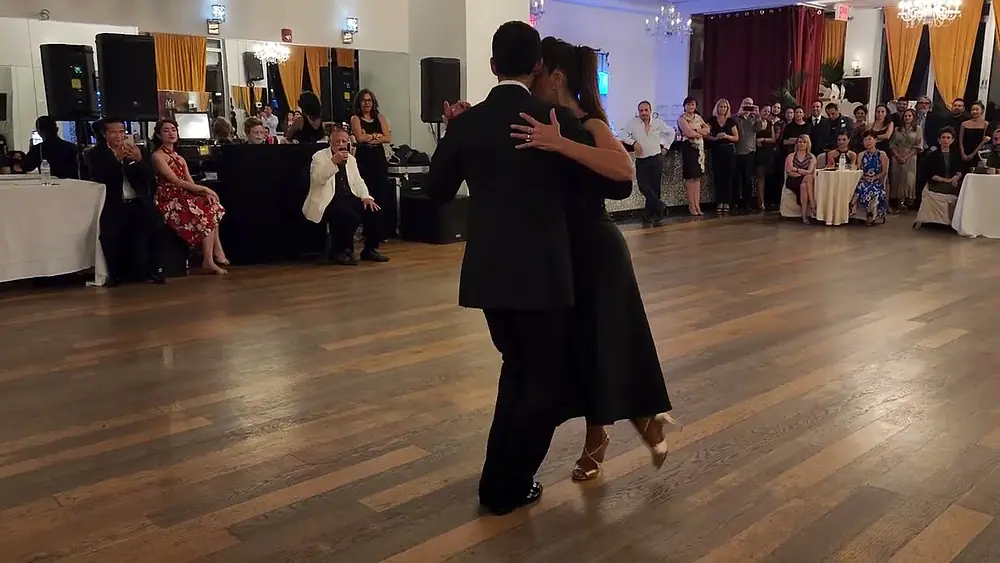 Video thumbnail for Argentine tango: Virginia Gómez & Christian Márquez “Los Totis" - Mentías