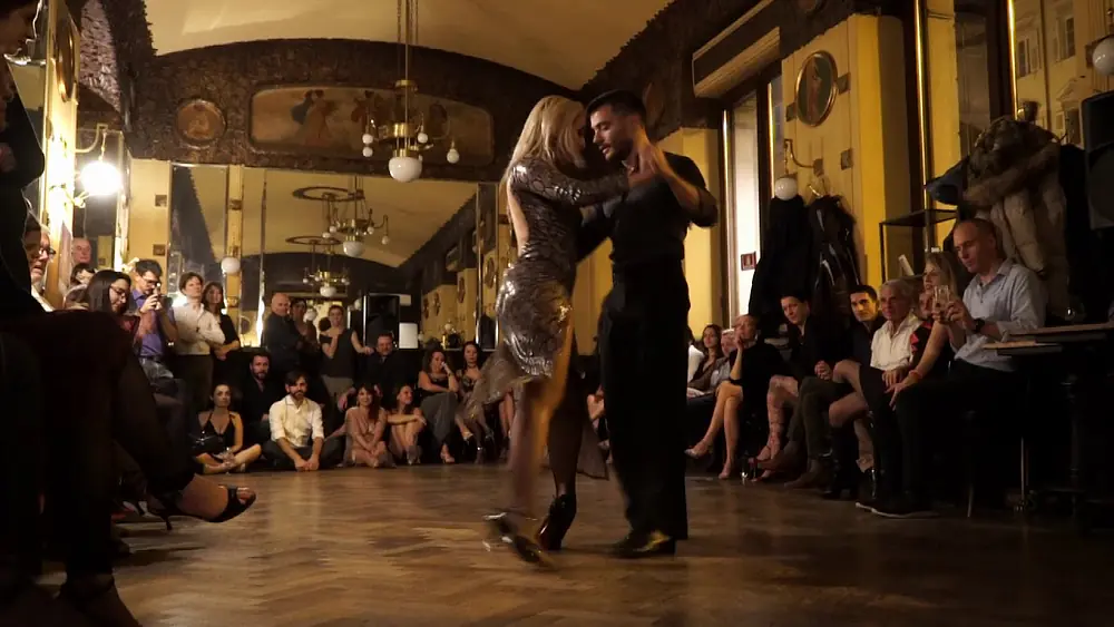 Video thumbnail for Tamara Bisceglia & El Chino Necchi 4/4, Milonga del 900, Trieste 19.01.2019