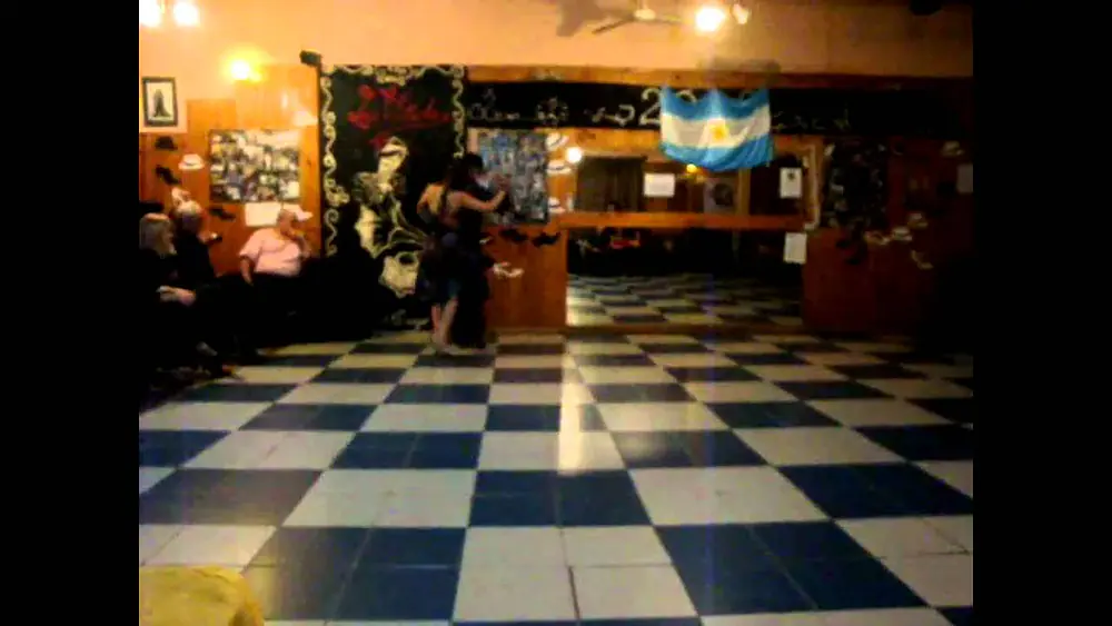 Video thumbnail for Facundo de la Cruz y Paola Sanz - milonga La Cicatriz - D'Arienzo Echague