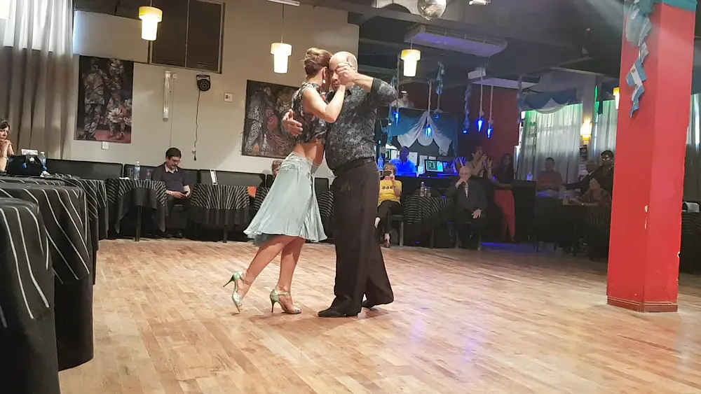 Video thumbnail for Claudia Jakobsen y "Carlitos" Díaz 2/2 en Sol de Arrabal Milonga (13-sept-18)