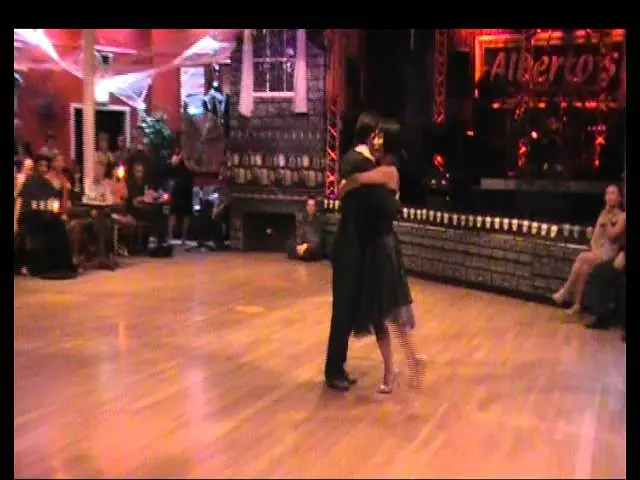 Video thumbnail for 2011 10 Guillermo Cerneaz y Mayumi Fujio at Albertos 2.mov