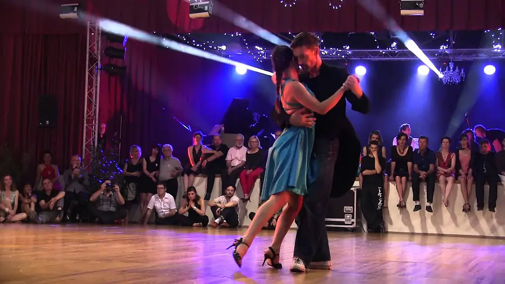 Video thumbnail for Jean-Sebastien et Katerina dansent sur Pugliese
