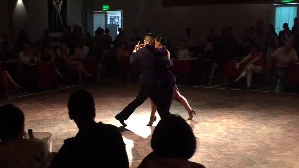 Video thumbnail for Fernando Carrasco y Jimena Hoeffner bailan un Tango "De Floreo" de Osvaldo Pugliese