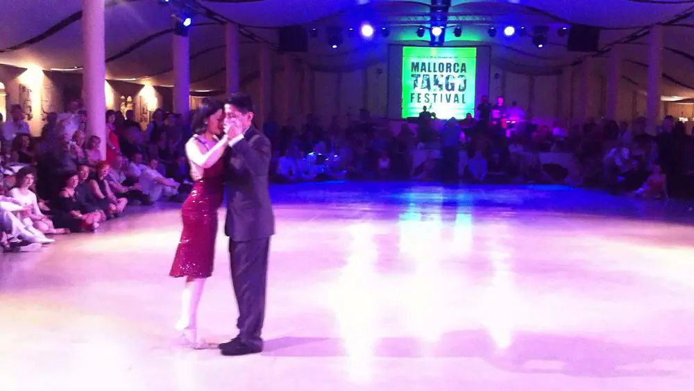 Video thumbnail for Julieta Qüesta. & Rauli Choque at Mallorca Tango Festival 2014 MIlonga; El Portenito - Juan Dárienzo
