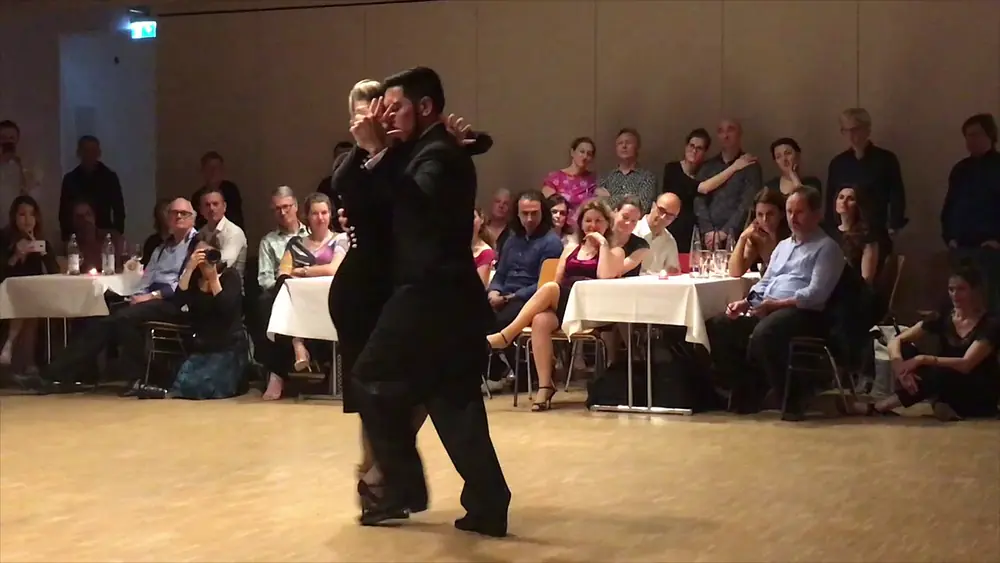 Video thumbnail for 2019 Muc - Tango Weltmeister 2018 - Carla Rossi & Jose Luis Salvo (2/4)