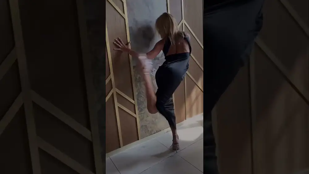 Video thumbnail for Irina Samoilova tango technique 🖤🤍 Follow @tangoexpo #tango #shorts