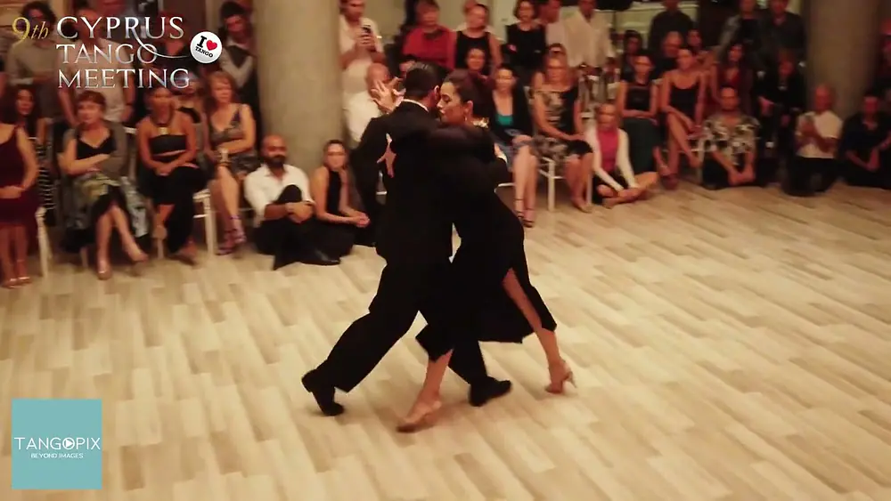 Video thumbnail for Vanesa Villalba & Matteo Antonietti dance Carlos Di Sarli   Quien sino tú