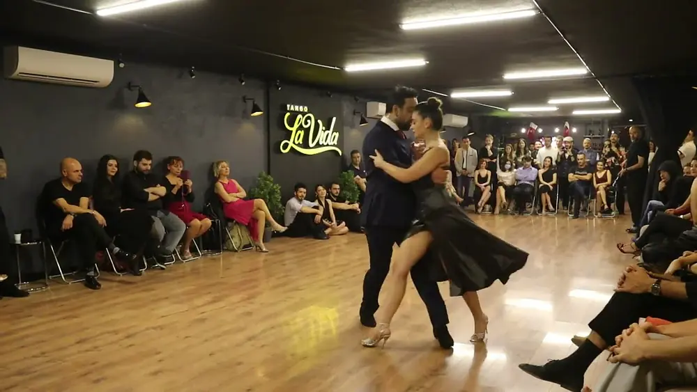 Video thumbnail for Akın Gökkaya & Dilan Yılmaz 3/4  Solo Tango - Vals De Invierno Tango La Vida Golden Nights