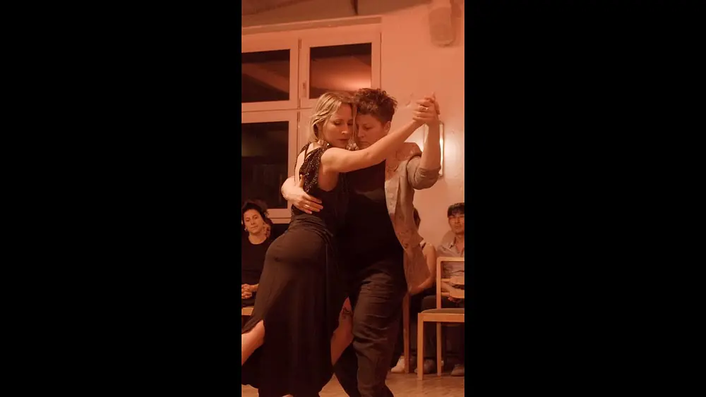 Video thumbnail for Natalia Fures and Yana Khalilova – De floreo #malajuntaberlin #yanakhalilova #030tango #tango