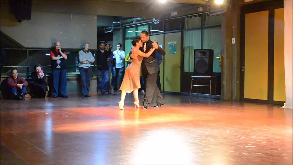 Video thumbnail for Frank Obregón y Jenny Gil bailan Comparsa Criolla en el Lola Mora