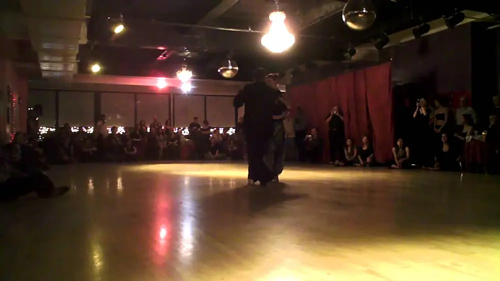 Video thumbnail for Mila Vigdorova & Damian Thompson: Argentine Tango @ RoKo milonga (2)