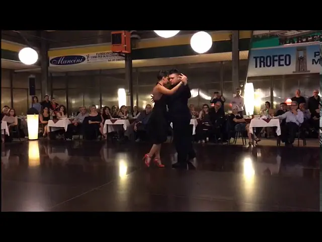 Video thumbnail for Seba Bolivar y Agustina Paez a Café Dominguez_2