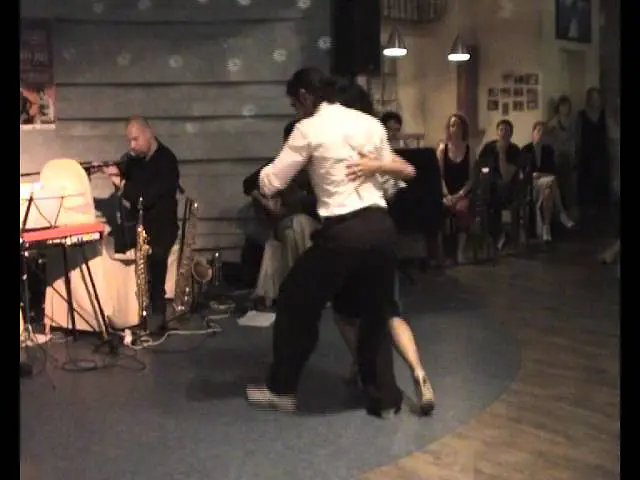 Video thumbnail for Leandro Furlan y Gaia Pisauro 3/3 - Libertango (August 25, 2011)