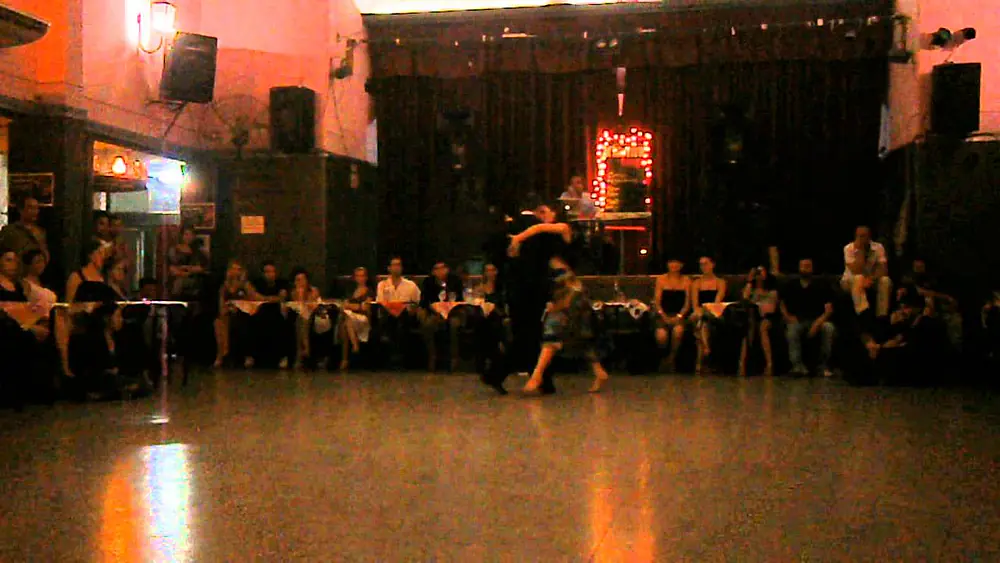 Video thumbnail for Laura Melo y Ricardo Barrios en El Motivo Tango, 19/11/12