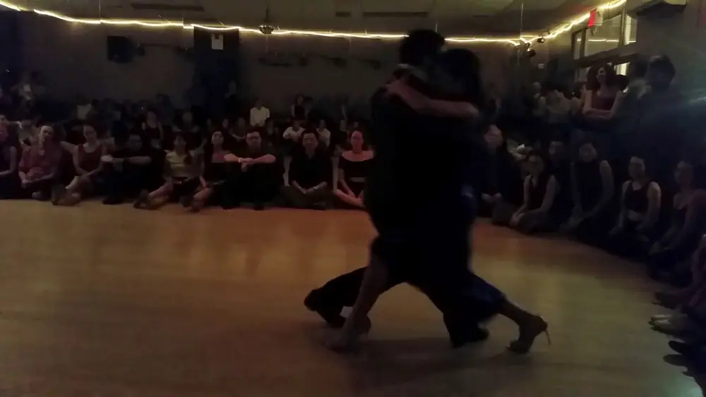 Video thumbnail for Argentine tango: Clarisa Aragón & Jonathan Saavedra - La Tupungatina