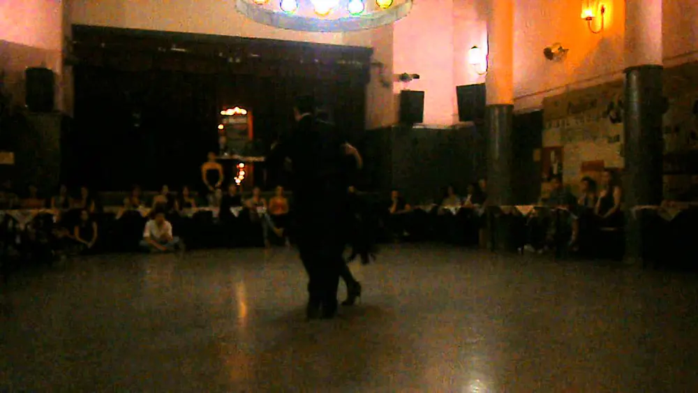 Video thumbnail for Betsabet Flores y Jonathan Spitel en El Motivo Tango, 10/12/12