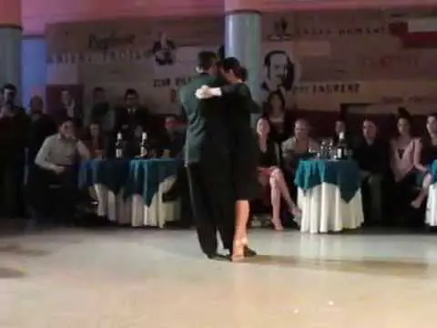 Video thumbnail for Facundo de la Cruz y Paola Sanz  2x4 PATAS MILONGA BENEFICIARIA Fruto Dulce Edición Especial