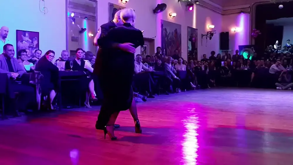 Video thumbnail for Pancho Martínez Pey y Paola Tacchetti - Milonga El paisanito - Orq  Juan D'Arienzo y Alberto Echagüe
