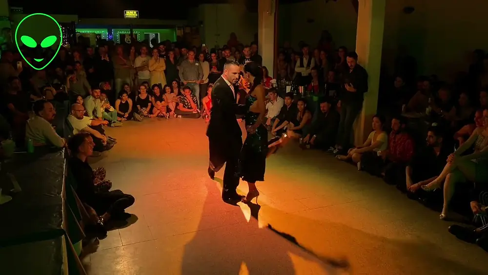Video thumbnail for Virginia Vasconi y Juan Cupini en Juernes Milonga (1/2)
