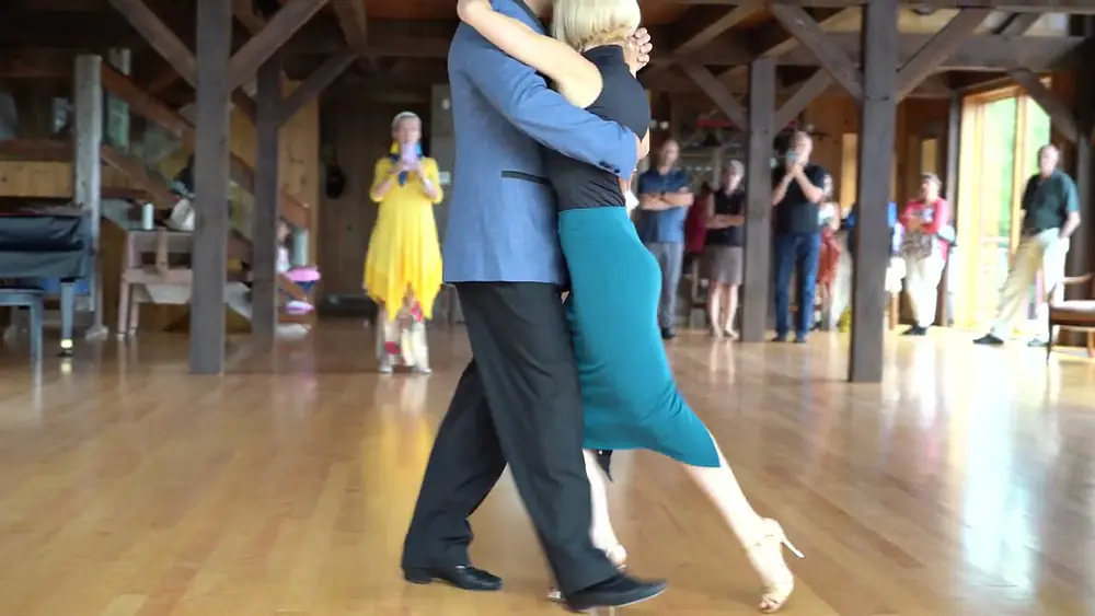 Video thumbnail for Tango Styles - Carlos Di Sarli vs Juan D'Arienzo. Class taught by Analia Carreño & Luis Ramirez: