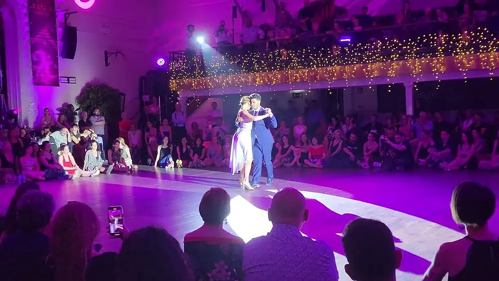 Video thumbnail for Argentine tango: Paula Tejeda & Lucas Carrizo - Yunta De Oro