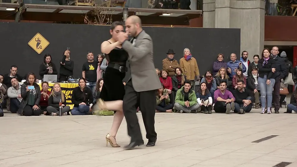 Video thumbnail for "Que Dios te ayude" - Jessica navarro & Claudio Milán - Milonga Callejera