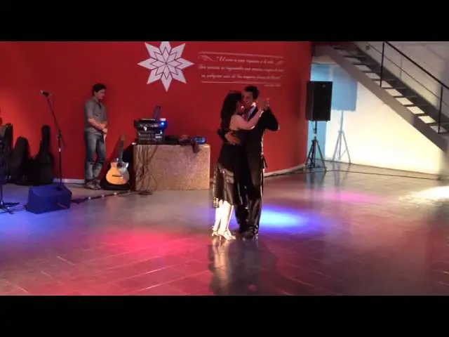 Video thumbnail for Elise Barbot y Rainier Pereira - Cía DNI Tango 2/3