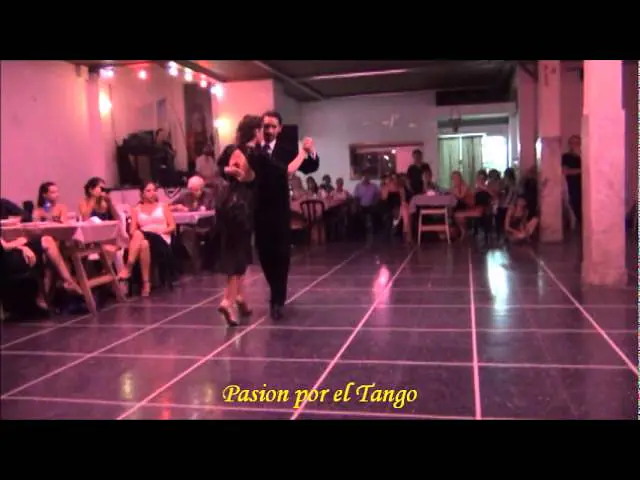 Video thumbnail for STEFANIA COLINA y JUAN MARTIN CARRARA bailando EL VIEJO VALS en FLOREAL MILONGA