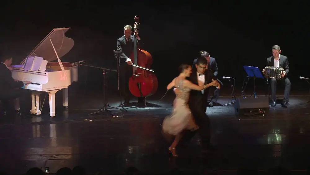 Video thumbnail for Ruben & Sabrina  Veliz, Solo Tango Orquesta Tipica,  "Milongueando en el 40"
