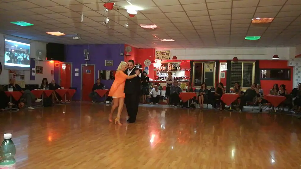 Video thumbnail for Yanina Erramouspe y Leo Ortiz, "Trago Amargo" D'arienzo Echagüe.