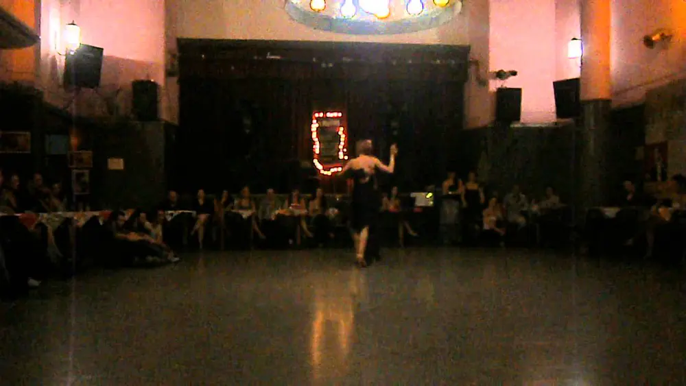 Video thumbnail for Eugenia Parrilla y Yanick Wyler en El Motivo Tango, 3/12/12