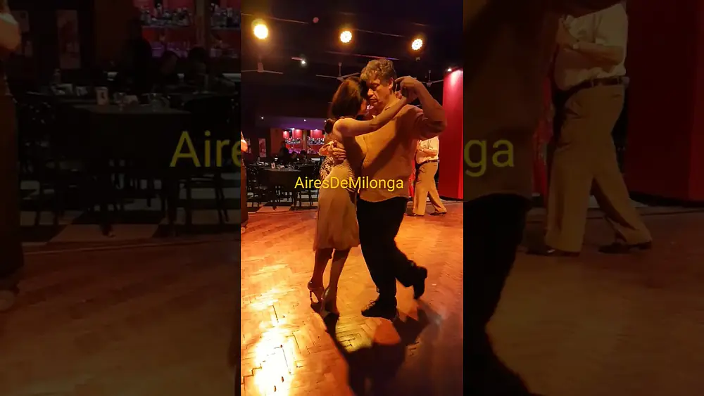 Video thumbnail for #tango #shorts Alberto profesor de tango bailando en La Del Centro milonga, Carolina Couto