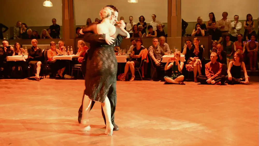 Video thumbnail for Tangofestival KA 2016, Carlitos Espinoza & Noelia Hurtado, 4 of 5
