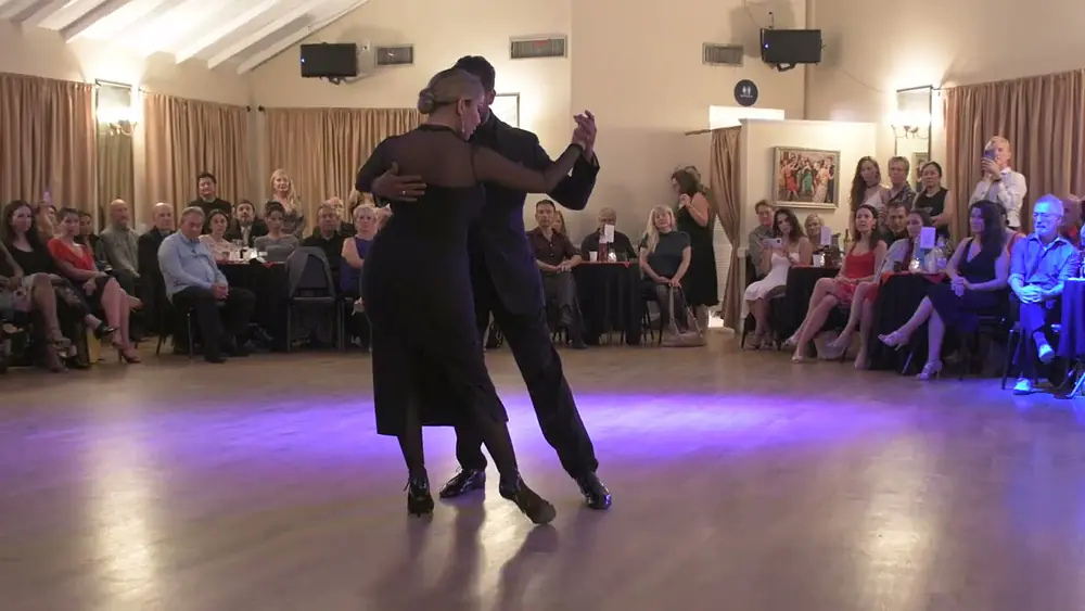 Video thumbnail for Facundo de la Cruz & Noelia Hurtado at Milonga Corazón 1/3