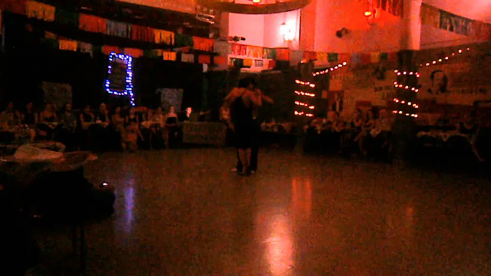 Video thumbnail for Moira Castellano y Gaston Torelli en El Motivo Tango, 30/12/13