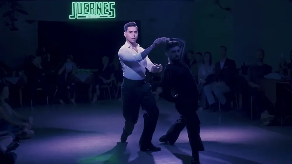 Video thumbnail for Fernando Carrasco y Jonny Carvajal en Juernes Milonga (1/1)