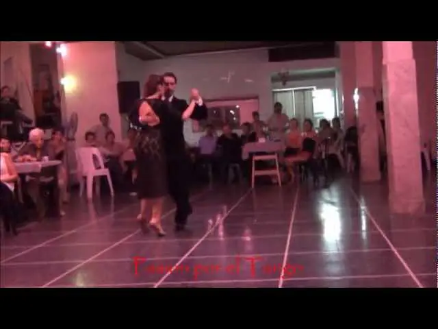 Video thumbnail for STEFANIA COLINA y JUAN MARTIN CARRARA bailando RELIQUIAS PORTEÑAS en FLOREAL MILONGA