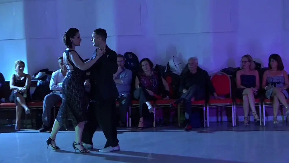Video thumbnail for Raffaele Ferrante y Simona Gentile - Cosenza International Tango Festival - 15/18 Novembre 2018
