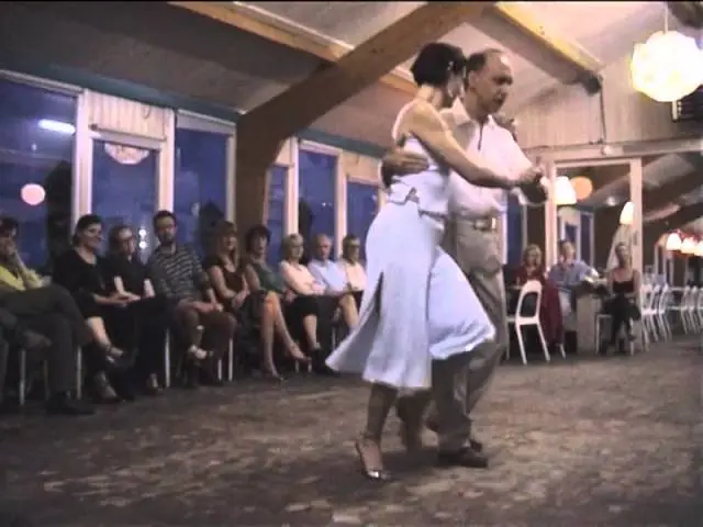 Video thumbnail for Silvia Mezzasoma & Gian Carlo Bonfiglioli in Milonga La Cantina (2)